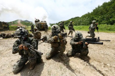 Korsel Gelar Latihan...