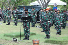 Panglima TNI Bacakan...