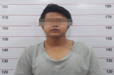 Disuruh Pakai Masker,...