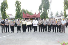 Wali Kota Zul Serahkan...