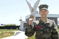 Lulus Latihan Militer,...