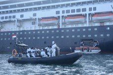 Tiba di Tanjung Priok,...