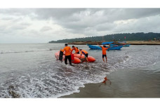 Terseret Ombak Pantai...