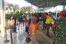 Dikawal Banyak Petugas,...