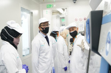 Bio Farma Serahkan Laboratorium...