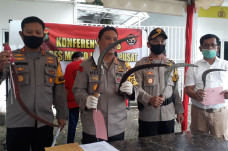 Bacok Orang hingga Tewas,...