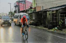 Bersepeda Sendiri, Kapolda...