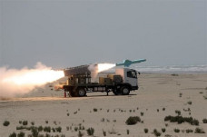Iran Tembakkan Rudal...