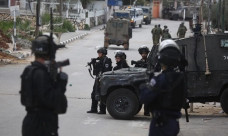Israel Blokir Jalan-jalan...
