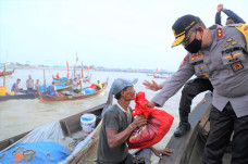 Kapolda Sumut Bagikan...