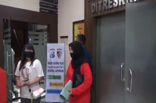 Adik Via Vallen Datangi...