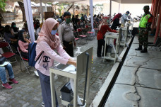 Super Ketat, Tentara-Polisi...