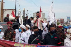 Seribuan Massa Gelar...