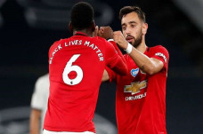 Duet Pogba-Fernandes...