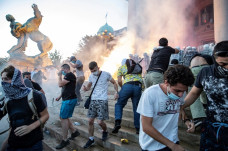 Serbia: Kerusuhan Dimaksudkan...