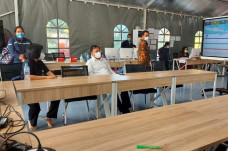 Awasi Penanganan COVID-19...