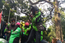Selain Tuntut Izin Angkut...