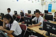 Siswa Tak Mampu Bisa...
