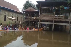 Belasan Murid SD Tetap...