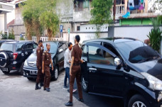 Kejari Tahan Dua Tersangka...