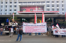 Kejagung Diminta Periksa...