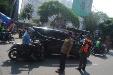 Melintas di Pasar Gembrong...