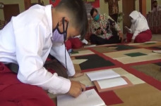 Asyiknya Belajar Daring...