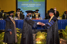 Kepala BKKBN Terima...