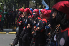 Tolak Omnibus Law, Buruh...