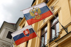 Slovakia Usir Tiga Diplomat...