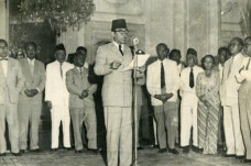 Dihajar Jepang, Penyiar...