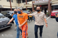 Berkas dan Tersangka...