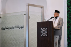 Salat Jumat Bareng Jokowi,...