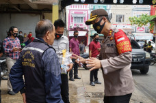 Buat Warga Bekasi, Tak...