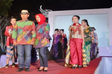 Libatkan desainer dan...