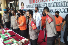 Saat Ditangkap, Drummer...