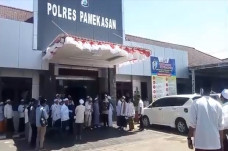 Datangi Polres Pamekasan,...