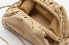 Bottega Veneta Luncurkan...