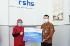 Peruri Serahkan Bantuan...