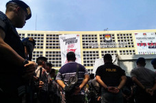 Terjadi Kerumunan Massa,...