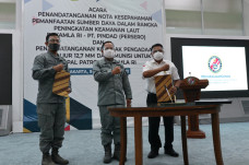 Pindad Teken Kontrak...