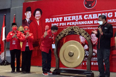 Hadiri Rakersus PDIP,...