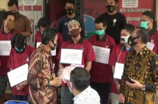Tergiur Uang Jutaan,...