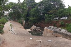 Jalan Inspeksi Kali...