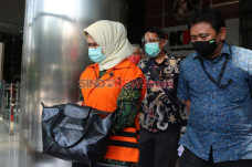 Periksa Staf Keuangan...