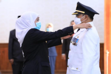 Gubernur Jatim Khofifah...