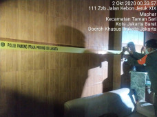 Nekat Buka Saat PSBB,...