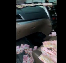 Mobil Tim Kampanye Paslon...