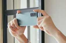 Samsung Galaxy S20 FE...