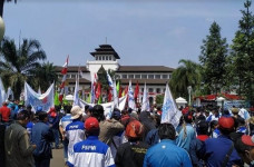 Buruh Jabar Tolak RUU...
